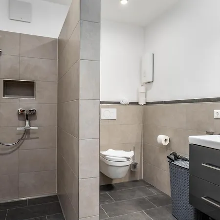 Vivamosel: Mit Mosel & Burgblick - Balkon - Parken - Aufzug - Fahrradraum