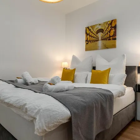 Vivamosel: Mit Mosel & Burgblick - Balkon - Parken - Aufzug - Fahrradraum