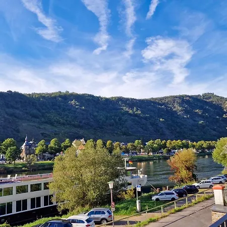 Apartmán Vivamosel: Mit Mosel & Burgblick - Balkon - Parken - Aufzug - Fahrradraum