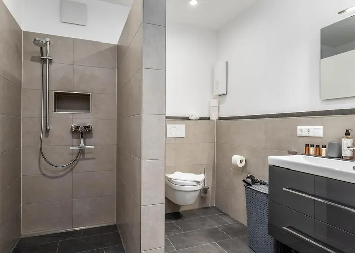 Vivamosel: Mit Mosel & Burgblick - Balkon - Parken - Aufzug - Fahrradraum