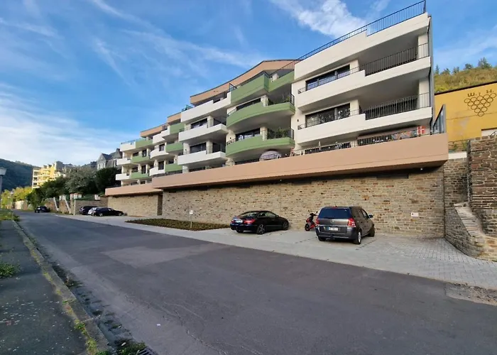 Apartamento Vivamosel: Mit Mosel & Burgblick - Balkon - Parken - Aufzug - Fahrradraum